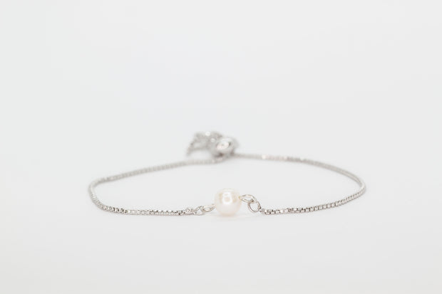 single pearl adjustable silver bracelet