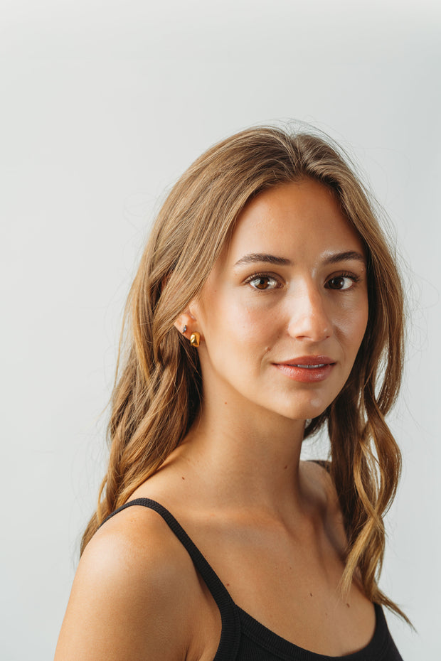 Simple gold rounded earrings
