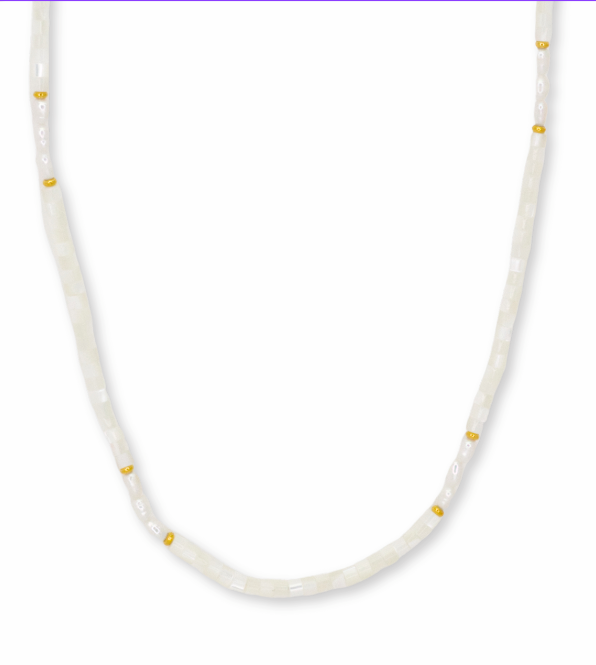 Gold necklace with pearls